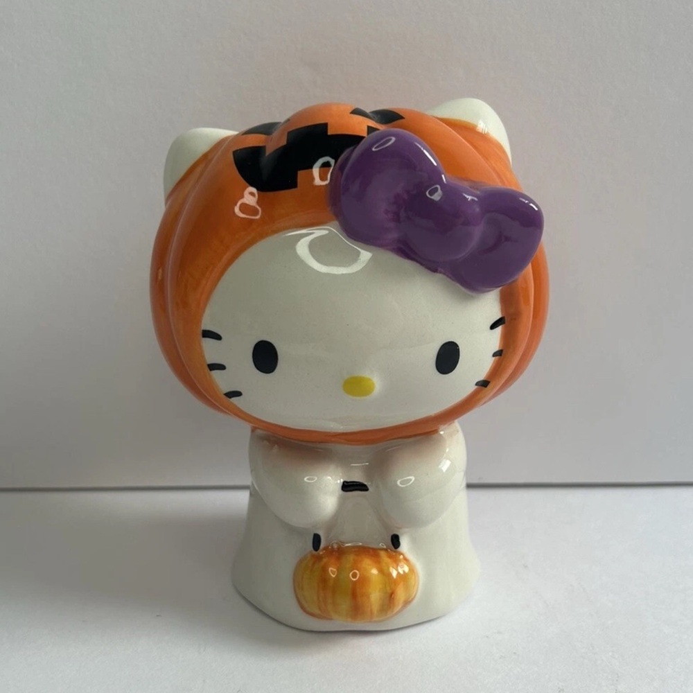 ** NWOB** Sanrio Hello Kitty Halloween Figurine - Blue Sky @2024